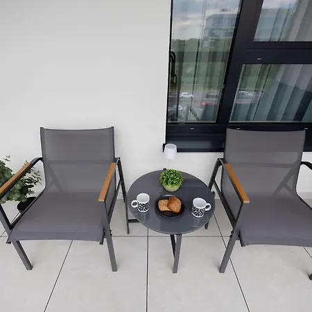 Beige In With Parking And Air Conditioned Living By Renters Apartment Warschau