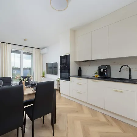 Beige In With Parking And Air Conditioned Living By Renters Διαμέρισμα