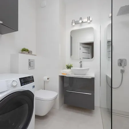 Beige In With Parking And Air Conditioned Living By Renters * 바르샤바