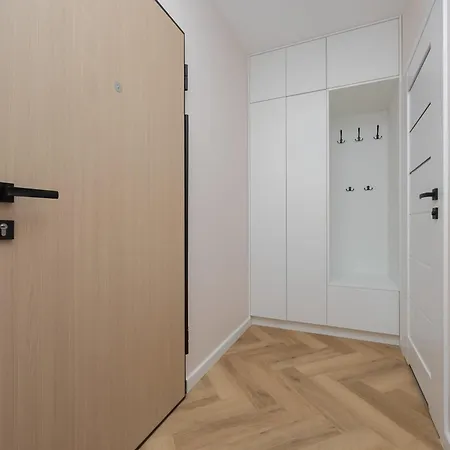 Beige In With Parking And Air Conditioned Living By Renters 바르샤바