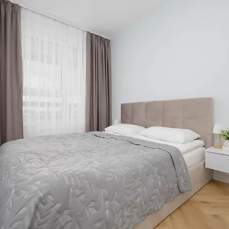 아파트 Beige In With Parking And Air Conditioned Living By Renters 바르샤바