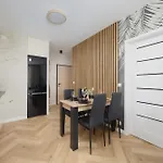 Beige In With Parking And Air Conditioned Living By Renters Appartement *