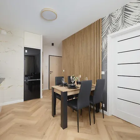 Beige In With Parking And Air Conditioned Living By Renters Appartement *